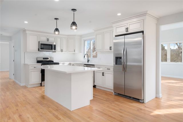 103 Gosset's Turn Drive, Middletown, RI 02842