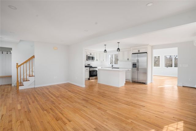 103 Gosset's Turn Drive, Middletown, RI 02842