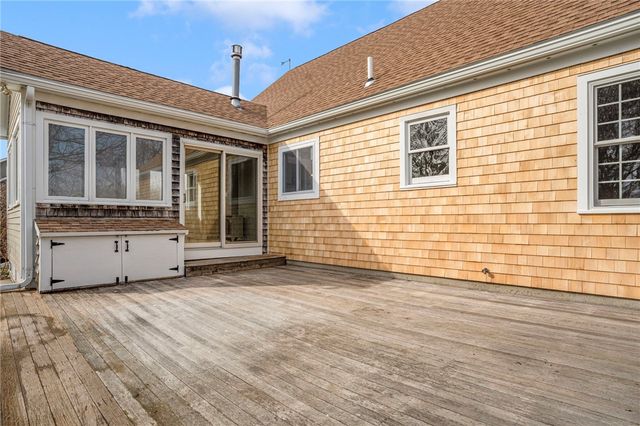 103 Gosset's Turn Drive, Middletown, RI 02842