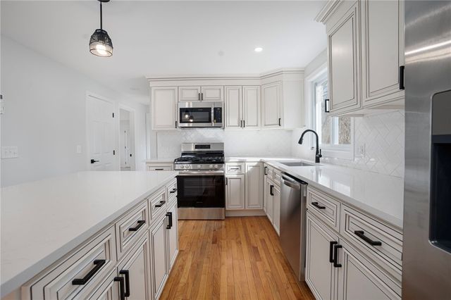 103 Gosset's Turn Drive, Middletown, RI 02842