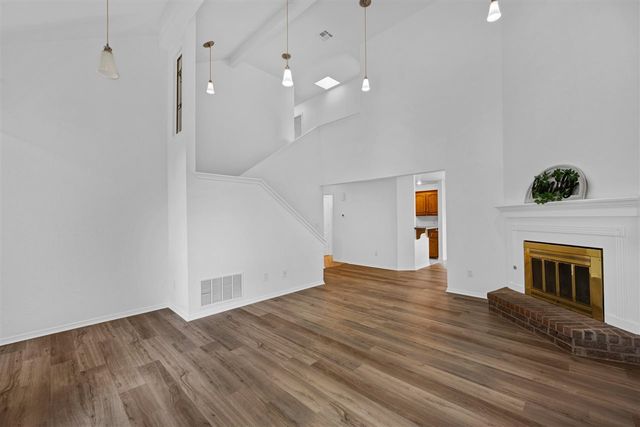 6808 NW Surreywood Cir, Lawton, OK 73505