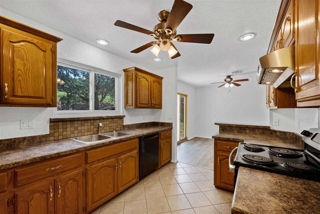 6808 NW Surreywood Cir, Lawton, OK 73505