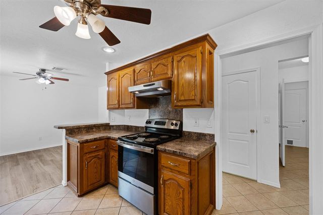 6808 NW Surreywood Cir, Lawton, OK 73505