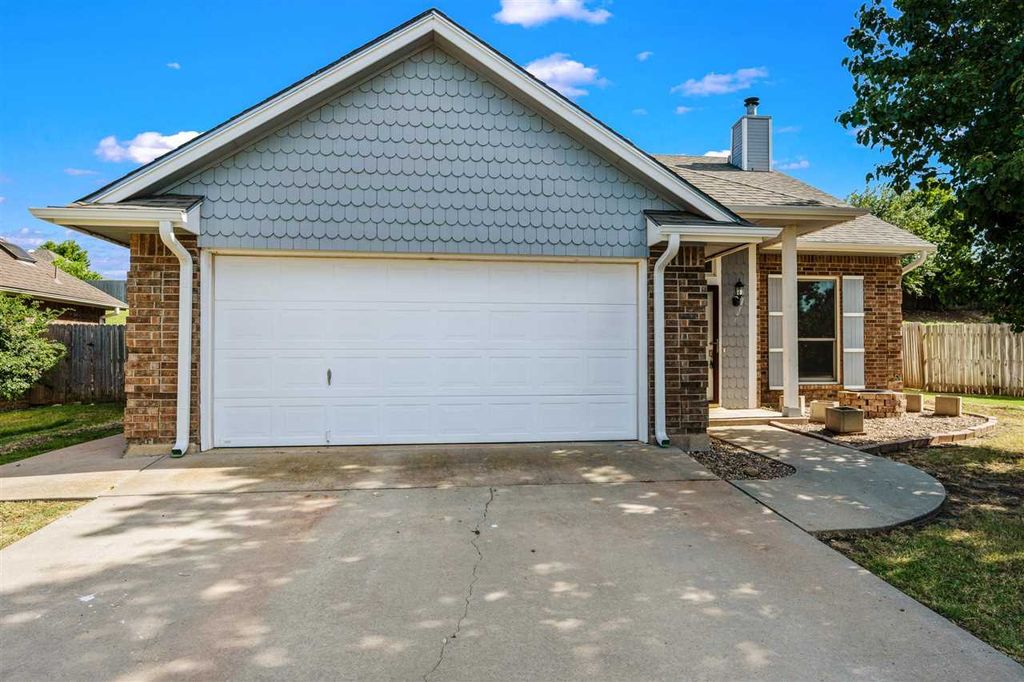 6808 NW Surreywood Cir, Lawton, OK 73505