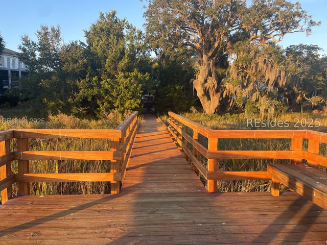 39 Shear Water Dr, Hilton Head Island, SC 29926
