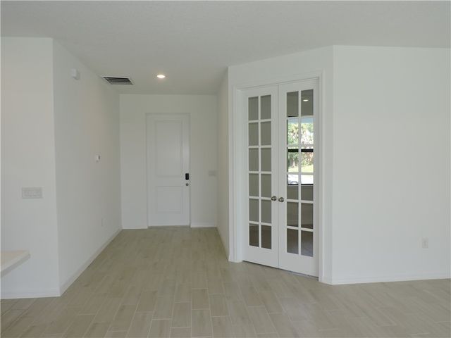 2877 Palisades Drive SE, Palm Bay, FL 32909