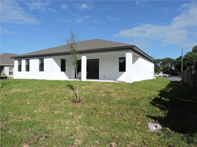 2877 Palisades Drive SE, Palm Bay, FL 32909