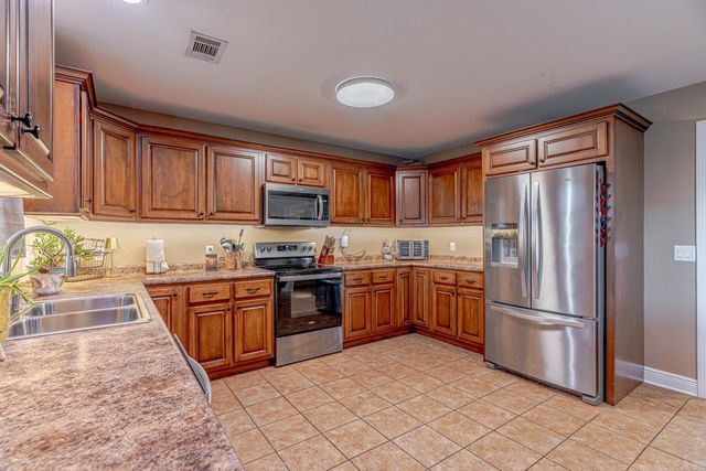 2712 Oxford St, Paragould, AR 72450