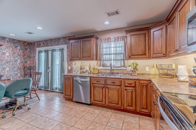 2712 Oxford St, Paragould, AR 72450