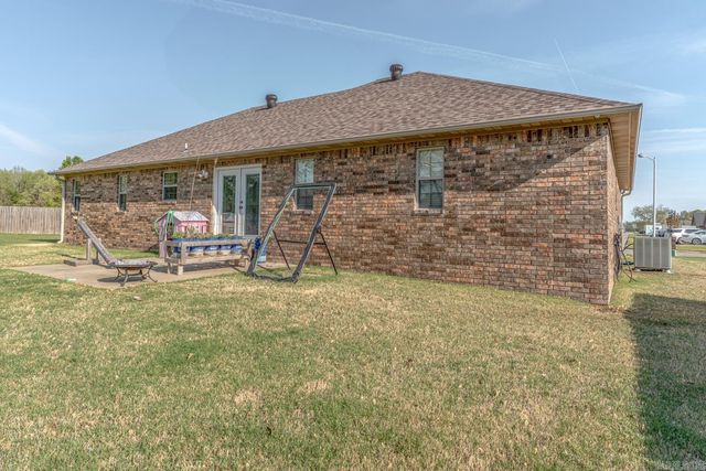 2712 Oxford St, Paragould, AR 72450