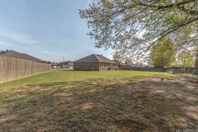 2712 Oxford St, Paragould, AR 72450