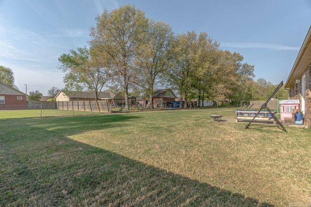 2712 Oxford St, Paragould, AR 72450