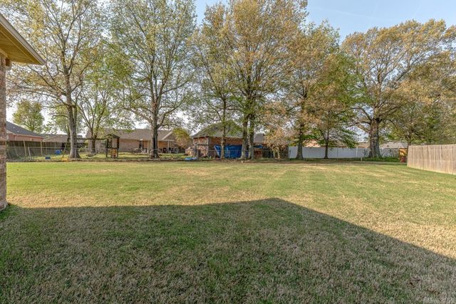2712 Oxford St, Paragould, AR 72450