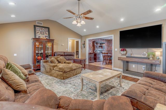 2712 Oxford St, Paragould, AR 72450