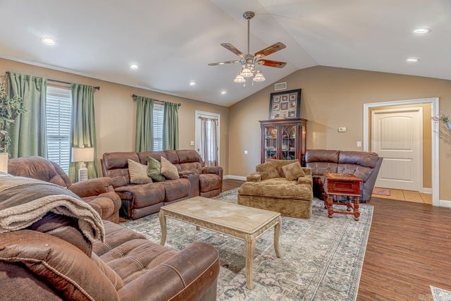 2712 Oxford St, Paragould, AR 72450