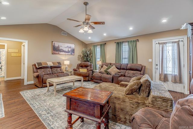 2712 Oxford St, Paragould, AR 72450