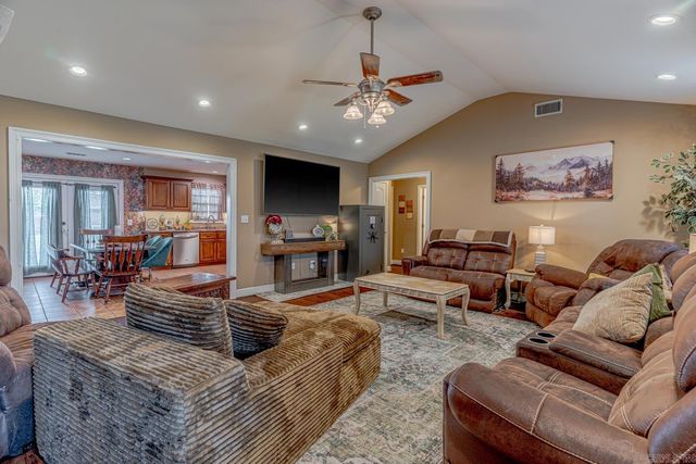 2712 Oxford St, Paragould, AR 72450