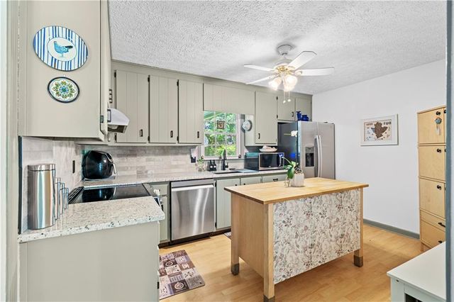 204 Bascomb Lane, Woodstock, GA 30189