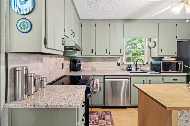 204 Bascomb Lane, Woodstock, GA 30189