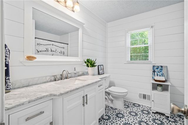 204 Bascomb Lane, Woodstock, GA 30189