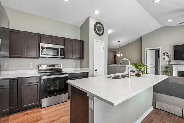 2371 Shadow Creek Circle, Des Moines, IA 50320