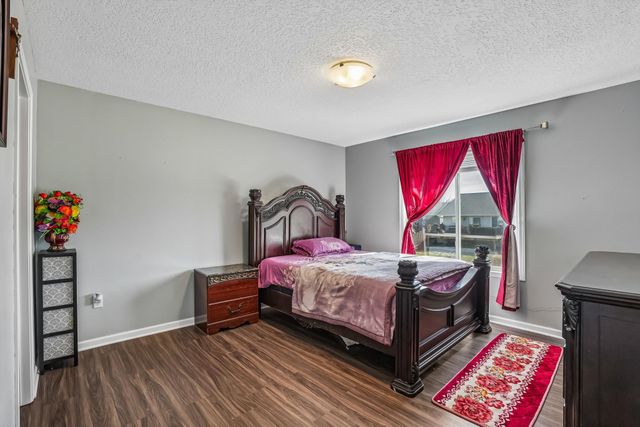 2371 Shadow Creek Circle, Des Moines, IA 50320