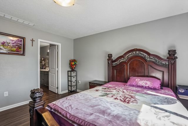 2371 Shadow Creek Circle, Des Moines, IA 50320