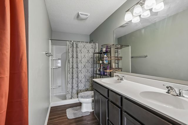 2371 Shadow Creek Circle, Des Moines, IA 50320