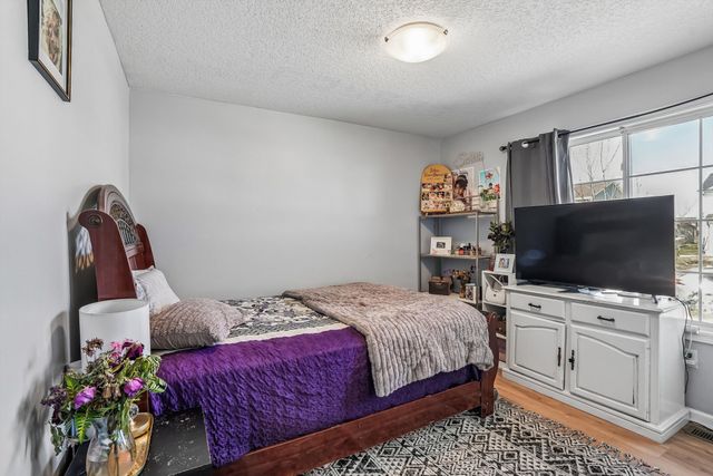 2371 Shadow Creek Circle, Des Moines, IA 50320