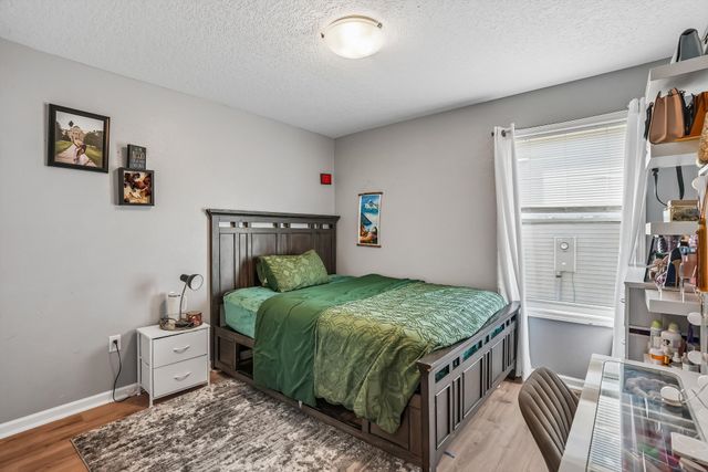 2371 Shadow Creek Circle, Des Moines, IA 50320