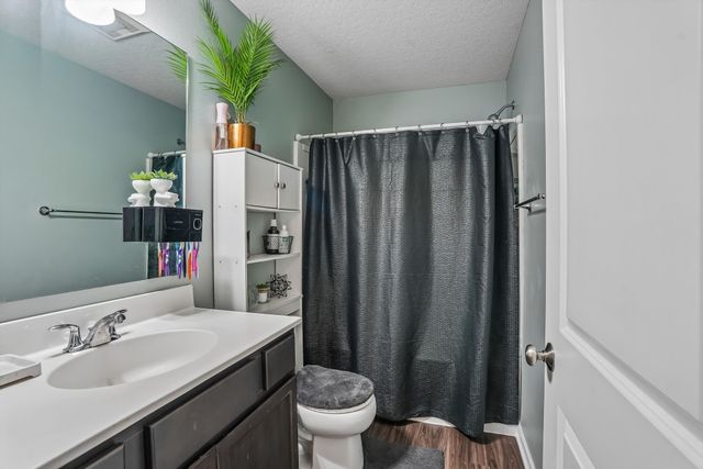 2371 Shadow Creek Circle, Des Moines, IA 50320