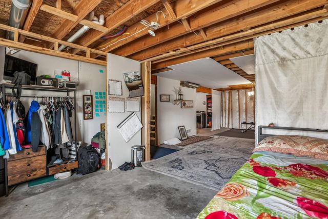 2371 Shadow Creek Circle, Des Moines, IA 50320