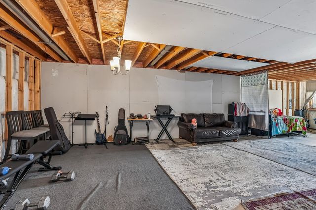 2371 Shadow Creek Circle, Des Moines, IA 50320