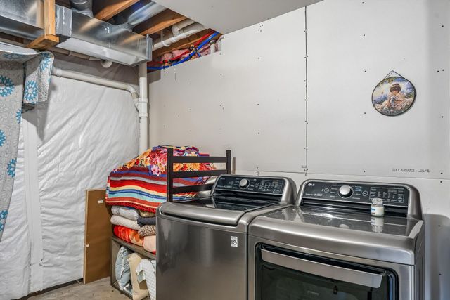 2371 Shadow Creek Circle, Des Moines, IA 50320