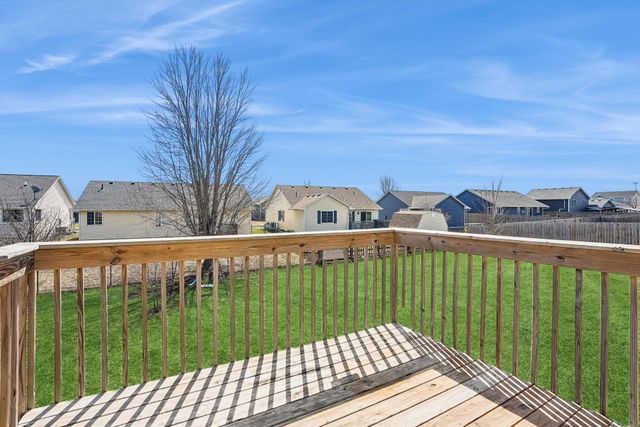 2371 Shadow Creek Circle, Des Moines, IA 50320