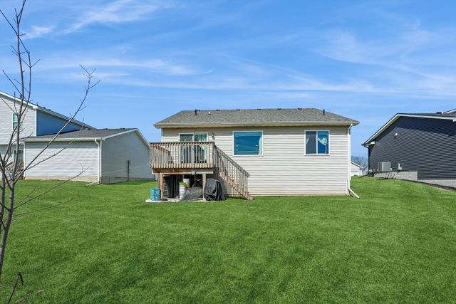 2371 Shadow Creek Circle, Des Moines, IA 50320