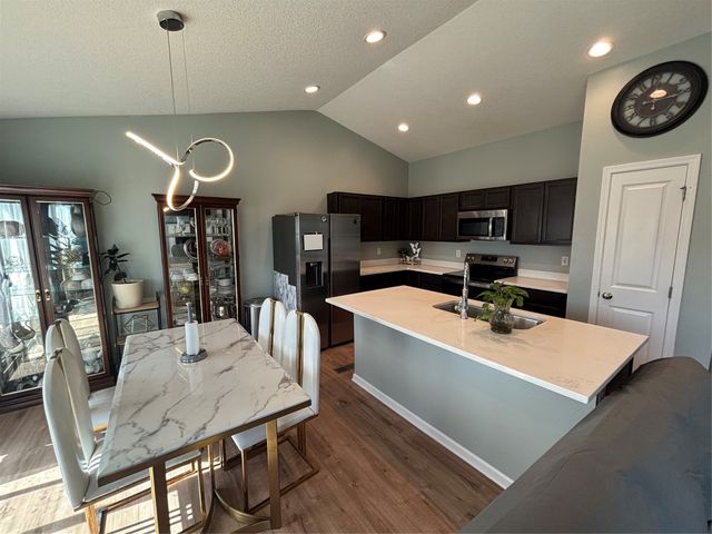 2371 Shadow Creek Circle, Des Moines, IA 50320