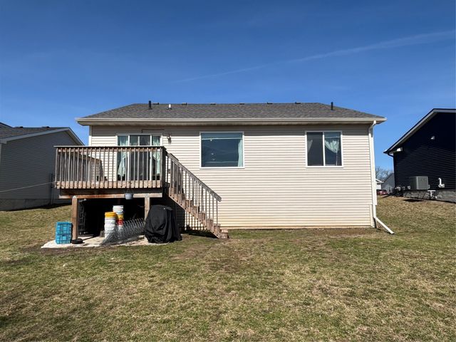 2371 Shadow Creek Circle, Des Moines, IA 50320