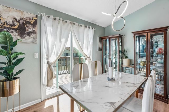 2371 Shadow Creek Circle, Des Moines, IA 50320