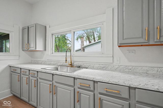 413 N 12th Street, Elwood, IN 46036