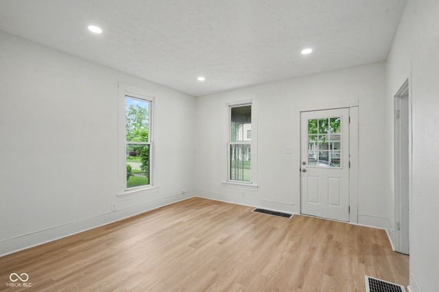 413 N 12th Street, Elwood, IN 46036
