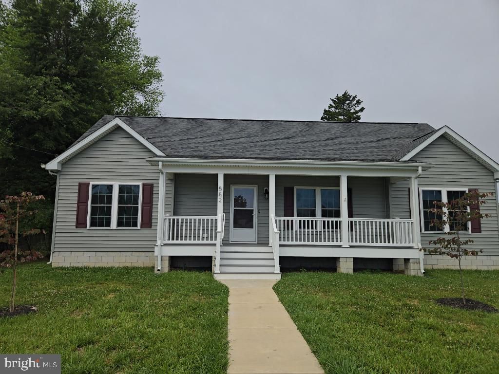 582 RAILROAD AVE, Townsend, DE 19734