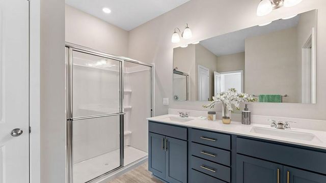 2156 Bluff Heights Drive, Shakopee, MN 55379