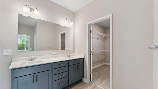 2156 Bluff Heights Drive, Shakopee, MN 55379