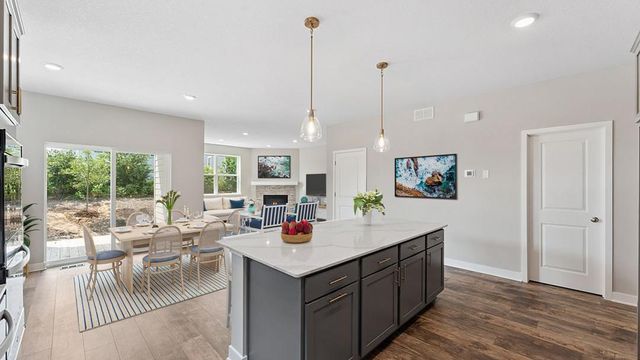 2156 Bluff Heights Drive, Shakopee, MN 55379