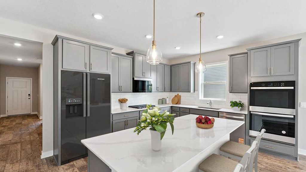 2156 Bluff Heights Drive, Shakopee, MN 55379 — photo 2