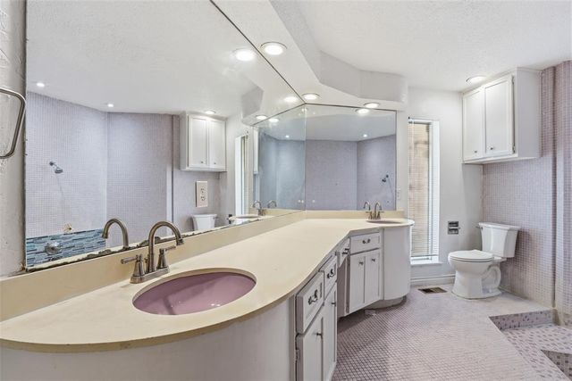 7700 S Country Club Drive, Oklahoma City, OK 73159