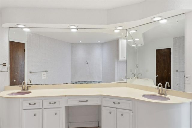 7700 S Country Club Drive, Oklahoma City, OK 73159