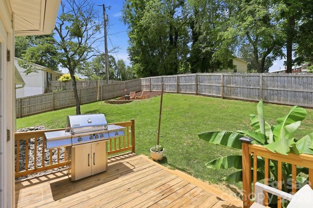 320 Meadowbrook Drive, Canton, NC 28716