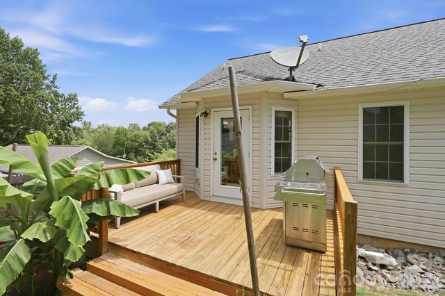 320 Meadowbrook Drive, Canton, NC 28716